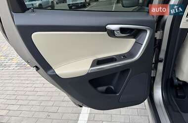 Позашляховик / Кросовер Volvo XC60 2016 в 