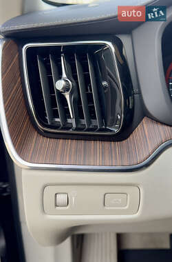 Позашляховик / Кросовер Volvo XC60 2020 в 