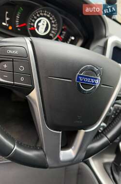 Внедорожник / Кроссовер Volvo XC60 2015 в 