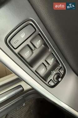Внедорожник / Кроссовер Volvo XC60 2015 в 