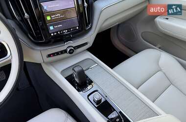 Внедорожник / Кроссовер Volvo XC60 2023 в 