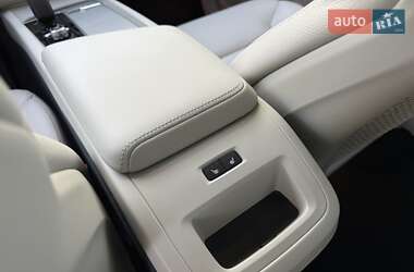 Внедорожник / Кроссовер Volvo XC60 2023 в 