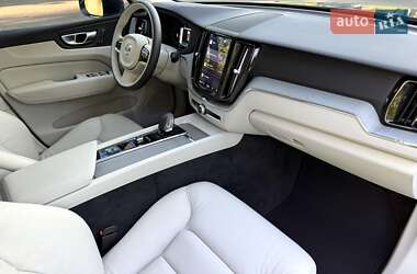 Внедорожник / Кроссовер Volvo XC60 2023 в 