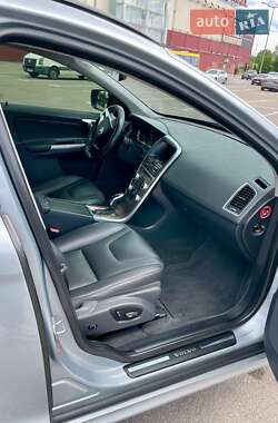 Позашляховик / Кросовер Volvo XC60 2016 в 