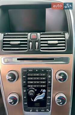 Позашляховик / Кросовер Volvo XC60 2016 в 