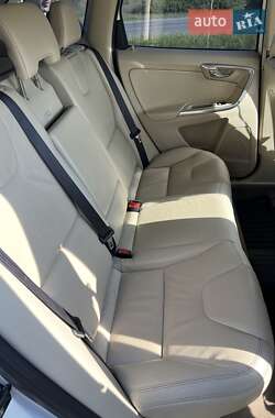 Внедорожник / Кроссовер Volvo XC60 2013 в 