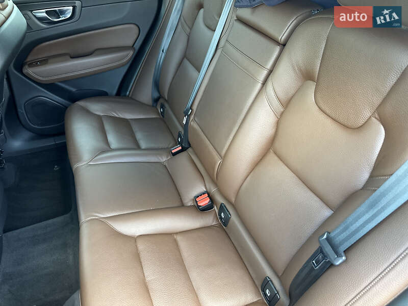 Позашляховик / Кросовер Volvo XC60 2021 в Дніпрі