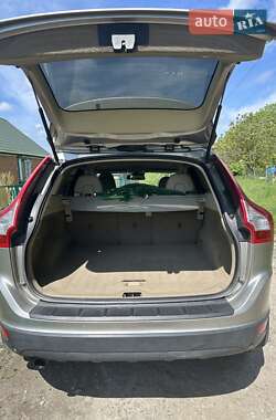 Внедорожник / Кроссовер Volvo XC60 2011 в 