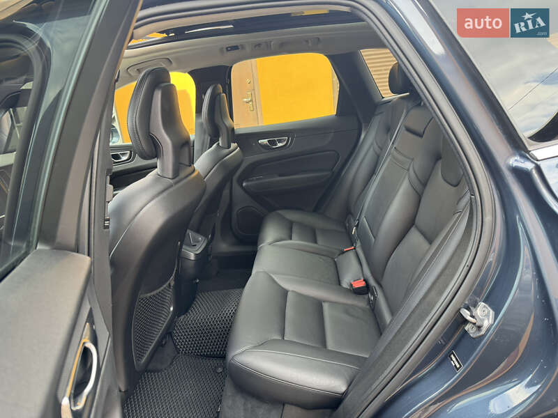 Внедорожник / Кроссовер Volvo XC60 2017 в Ровно
