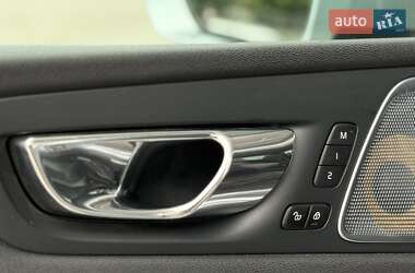 Внедорожник / Кроссовер Volvo XC60 2018 в 