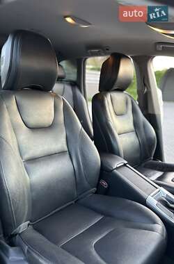 Позашляховик / Кросовер Volvo XC60 2015 в 