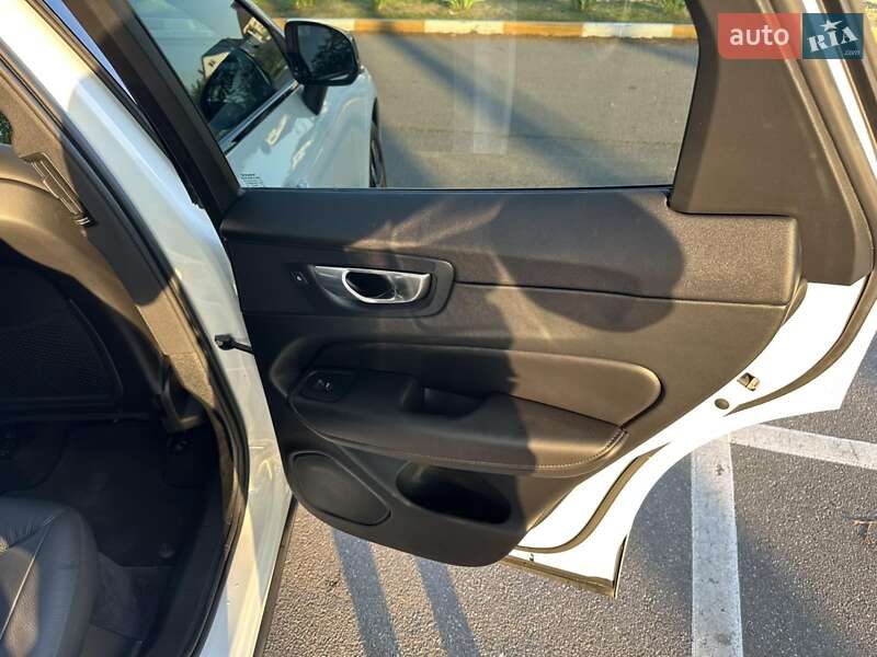 Внедорожник / Кроссовер Volvo XC60 2024 в Киеве фото 27 Внедорожник / Кроссовер Volvo XC60 2024 в Киеве