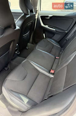 Внедорожник / Кроссовер Volvo XC60 2015 в 