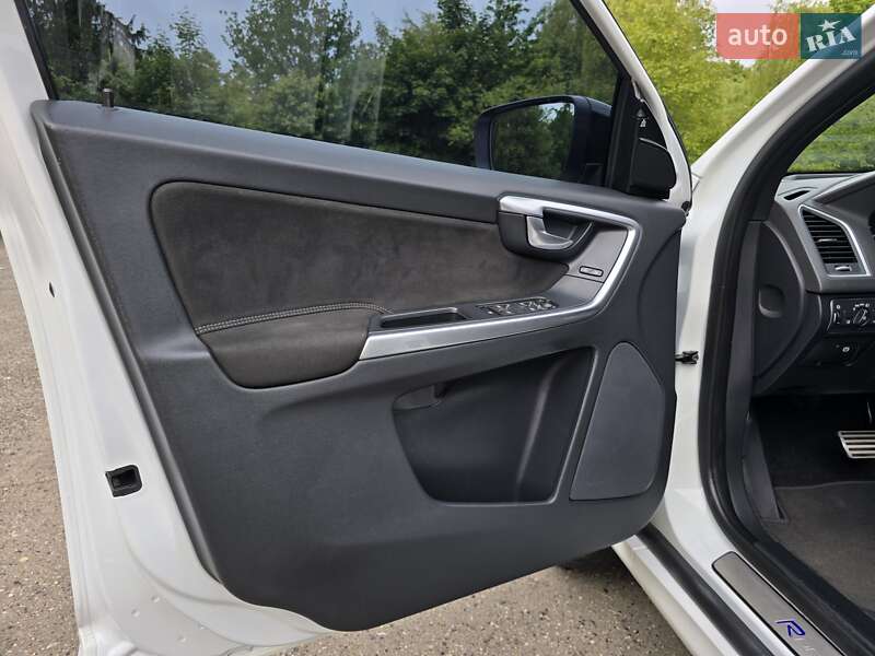 Внедорожник / Кроссовер Volvo XC60 2017 в Калуше