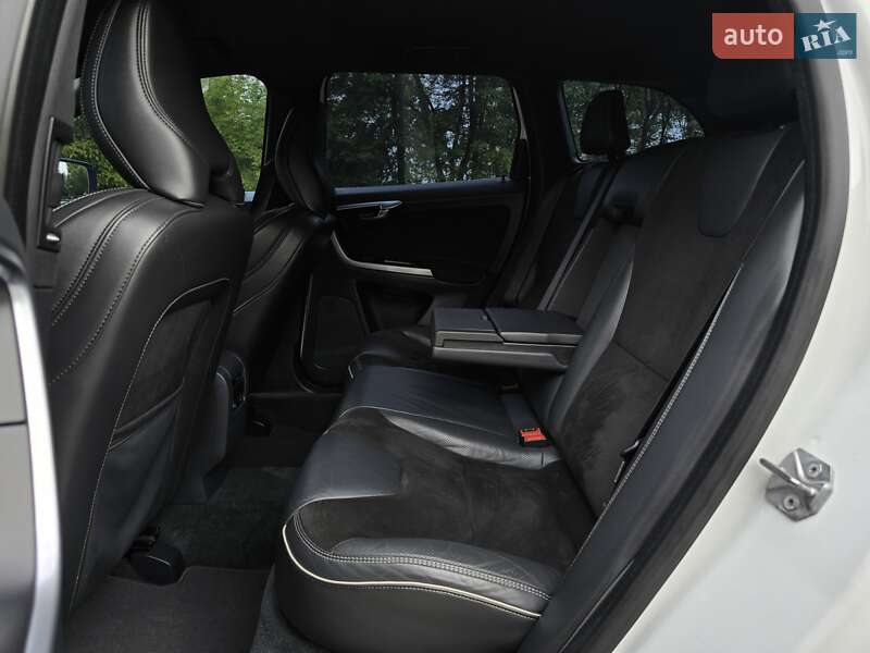 Внедорожник / Кроссовер Volvo XC60 2017 в Калуше