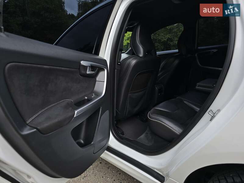 Внедорожник / Кроссовер Volvo XC60 2017 в Калуше