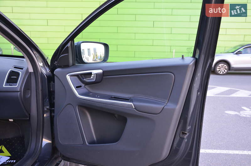 Внедорожник / Кроссовер Volvo XC60 2014 в Киеве