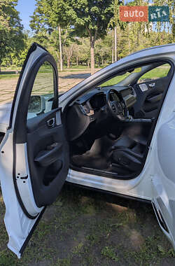 Внедорожник / Кроссовер Volvo XC60 2018 в 