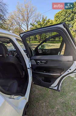 Внедорожник / Кроссовер Volvo XC60 2018 в 