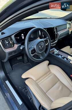 Внедорожник / Кроссовер Volvo XC60 2022 в 