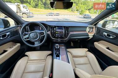 Внедорожник / Кроссовер Volvo XC60 2022 в 