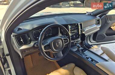 Внедорожник / Кроссовер Volvo XC60 2017 в 