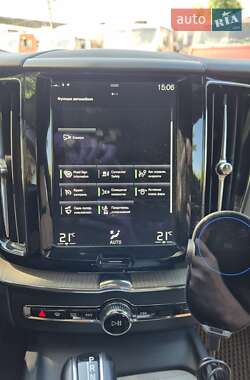Внедорожник / Кроссовер Volvo XC60 2017 в 