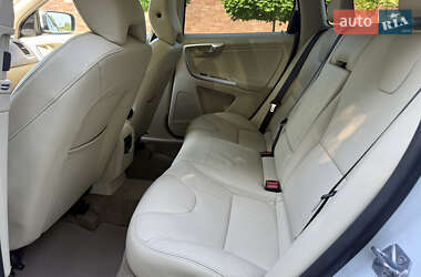 Внедорожник / Кроссовер Volvo XC60 2014 в 