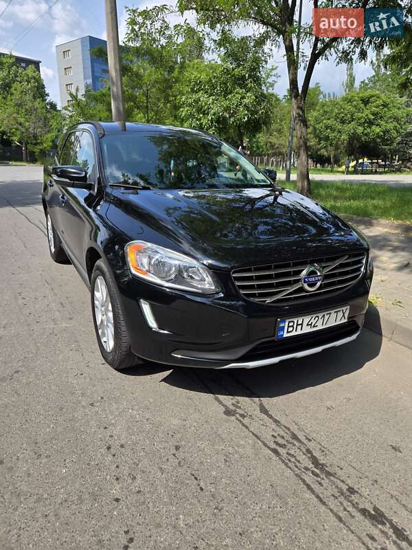 Внедорожник / Кроссовер Volvo XC60 2015 в 