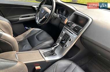 Внедорожник / Кроссовер Volvo XC60 2016 в 