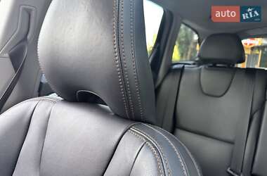 Внедорожник / Кроссовер Volvo XC60 2016 в 