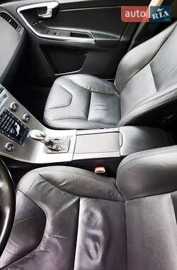 Внедорожник / Кроссовер Volvo XC60 2012 в 