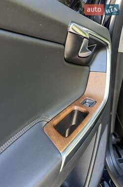 Внедорожник / Кроссовер Volvo XC60 2017 в 