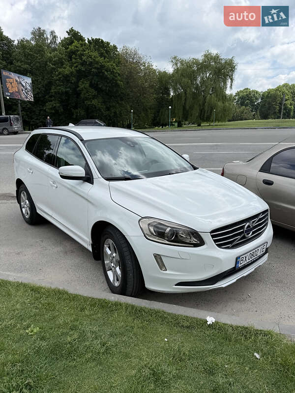 Внедорожник / Кроссовер Volvo XC60 2015 в 