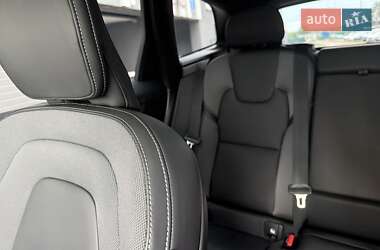 Внедорожник / Кроссовер Volvo XC60 2023 в 