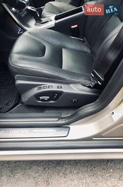 Внедорожник / Кроссовер Volvo XC60 2015 в 