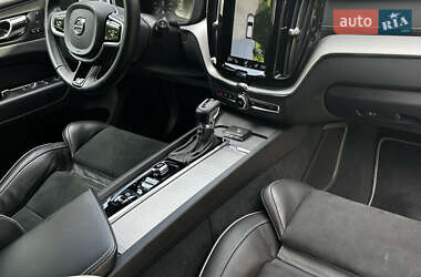 Внедорожник / Кроссовер Volvo XC60 2019 в 
