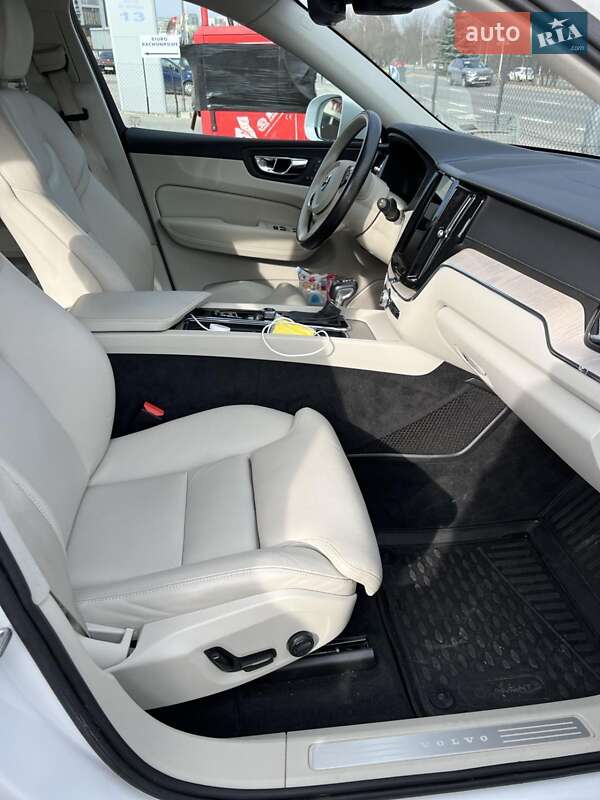 Позашляховик / Кросовер Volvo XC60 2017 в Львові