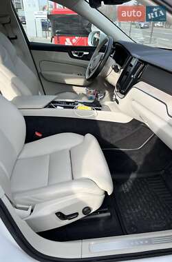 Позашляховик / Кросовер Volvo XC60 2017 в 