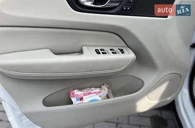 Позашляховик / Кросовер Volvo XC60 2017 в 