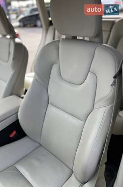 Позашляховик / Кросовер Volvo XC60 2017 в 