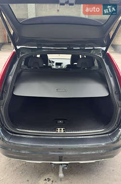 Внедорожник / Кроссовер Volvo XC60 2015 в 