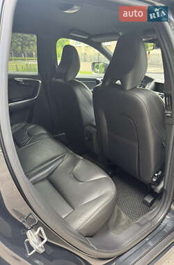 Внедорожник / Кроссовер Volvo XC60 2015 в 