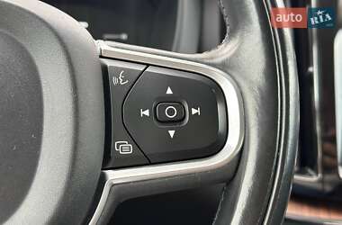 Внедорожник / Кроссовер Volvo XC60 2017 в 