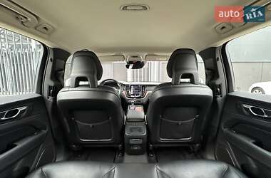 Внедорожник / Кроссовер Volvo XC60 2017 в 