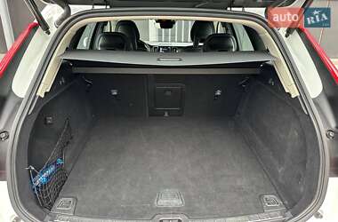 Внедорожник / Кроссовер Volvo XC60 2017 в 