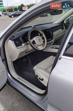 Внедорожник / Кроссовер Volvo XC60 2022 в 