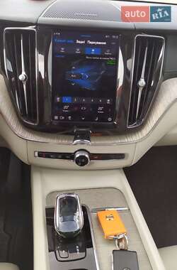 Внедорожник / Кроссовер Volvo XC60 2022 в 