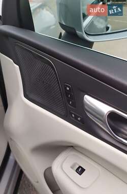 Внедорожник / Кроссовер Volvo XC60 2022 в 
