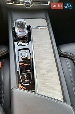 Внедорожник / Кроссовер Volvo XC60 2021 в 